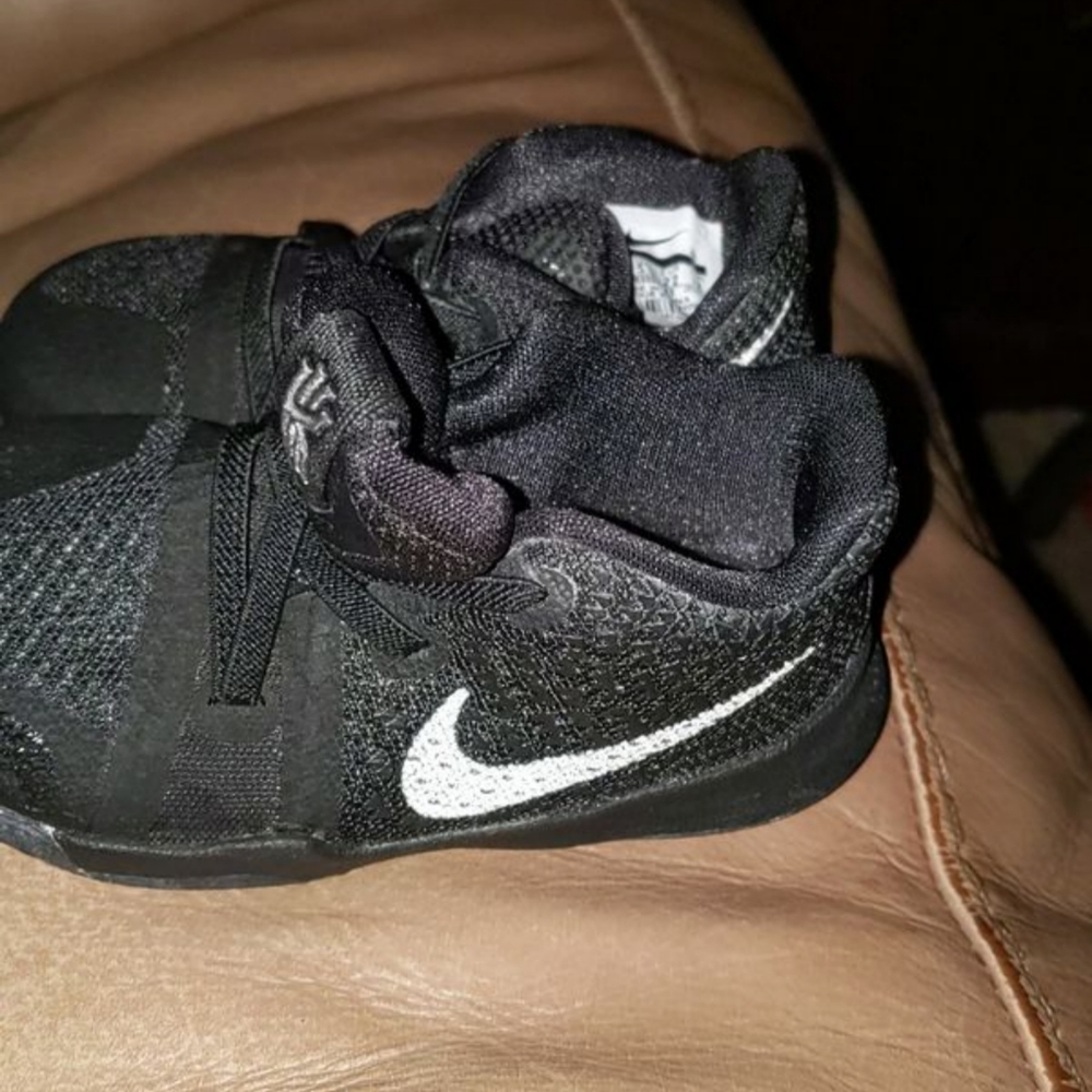 6c Kyrie 3 (TD)